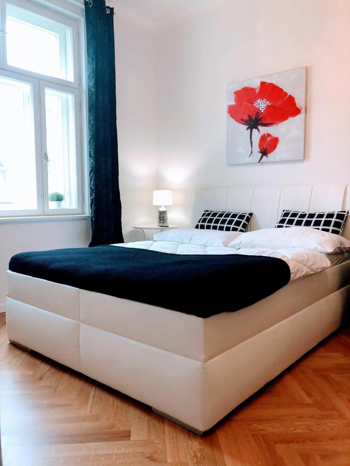 Charming Near The Historic Center Prague